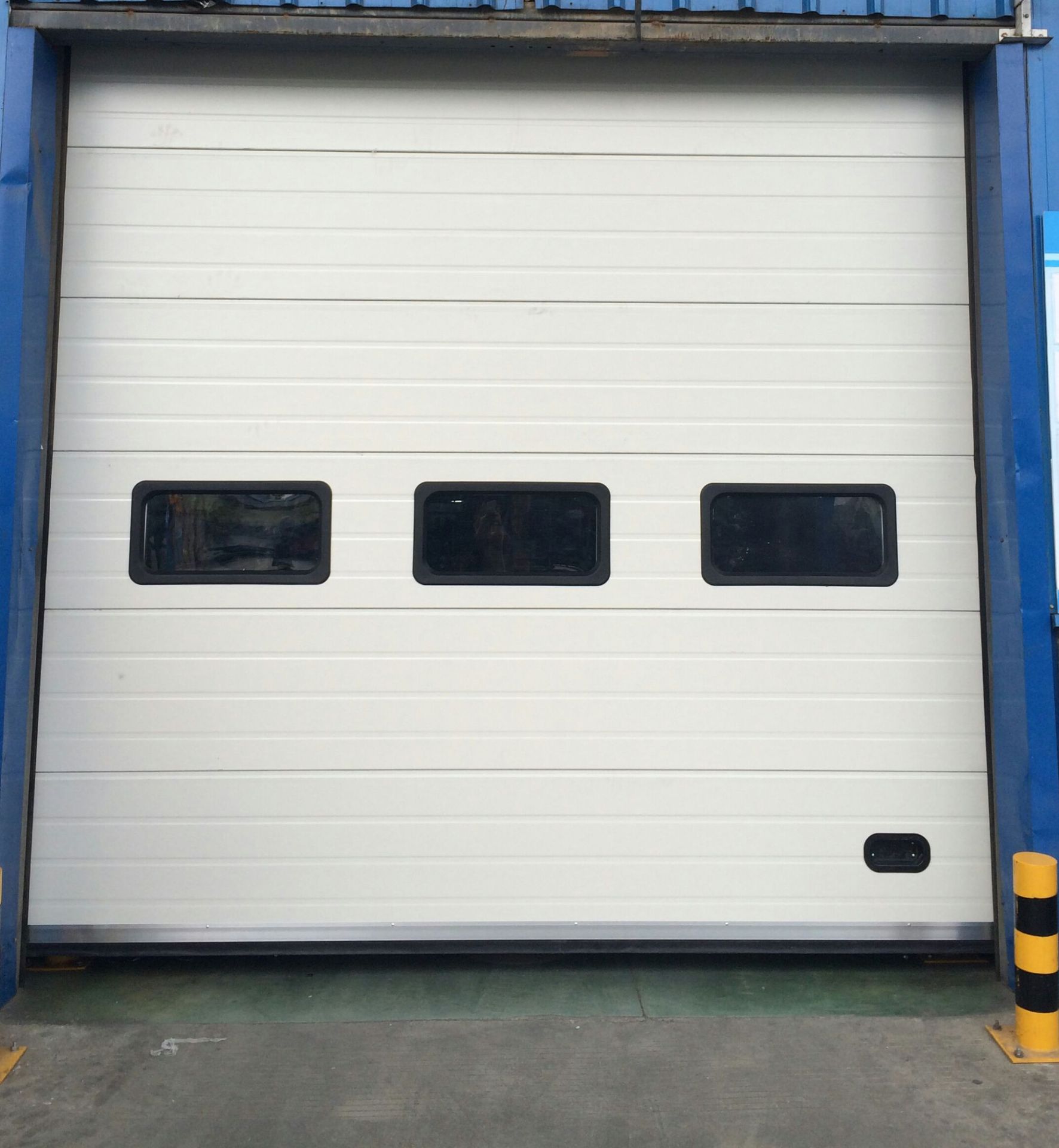 Electric Industrial Vertical Wind Resistance Automatic Sectional Door